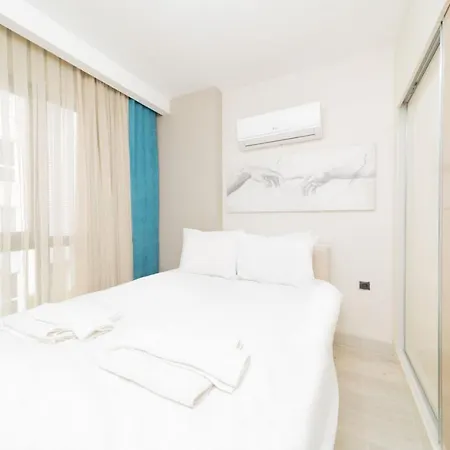 Vibrant And Central Flat With Shared Pool In Kepez *